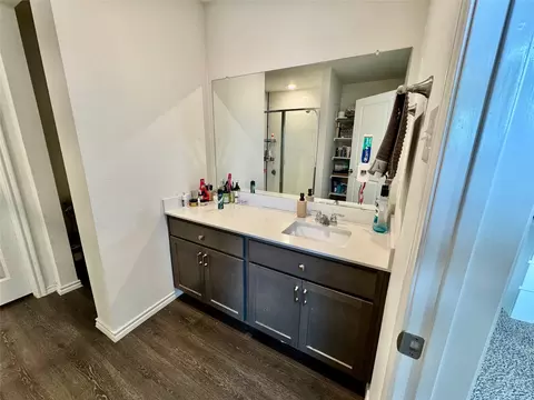 Bath - 1013 Euston St, Denton, TX 76209 photo 1 of 3