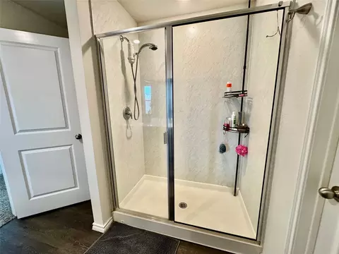 Bath - 1013 Euston St, Denton, TX 76209 photo 2 of 3