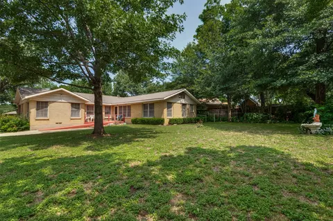 1118 S Britain Rd, Irving, TX 75060