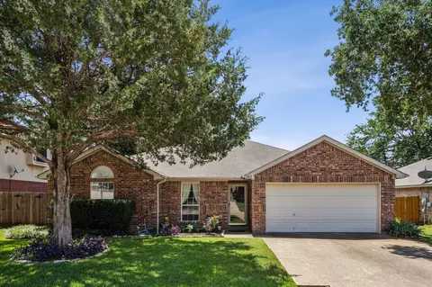 202 Yosemite Dr, Mansfield, TX 76063