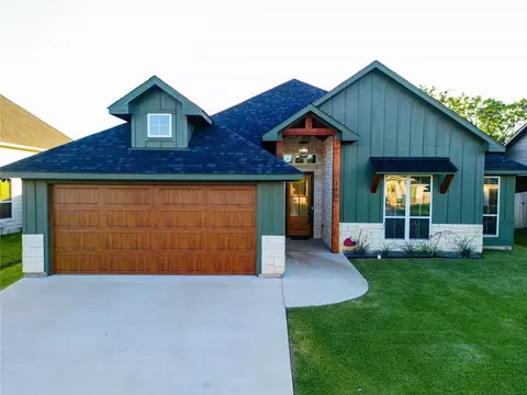 111 Vaughn Meadows Dr, Tom Bean, TX 75491