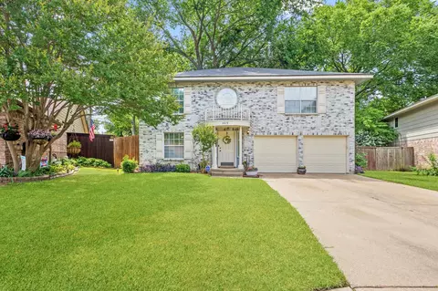 1019 W Lovers Ln W, Arlington, TX 76013