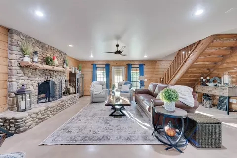 342 Longbranch Dr, Decatur, TX 76234