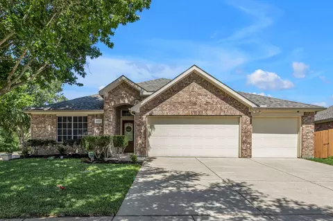2001 Robincreek Cv, Forney, TX 75126
