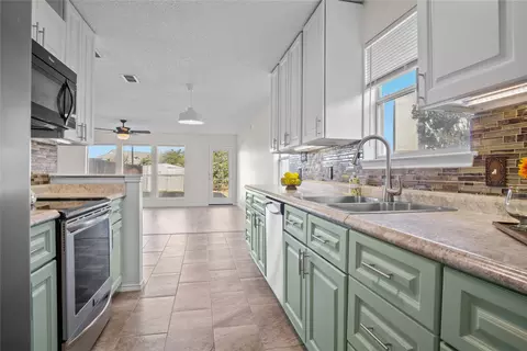 7544 Kings Trl, Fort Worth, TX 76133