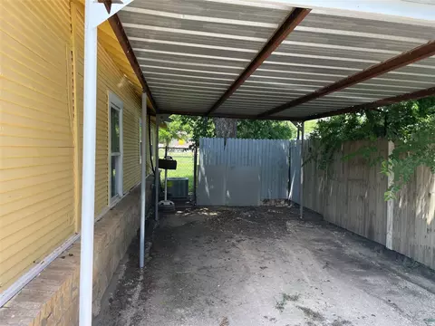 Exterior - 500 Peyton St, Baird, TX 79504 photo 5 of 7