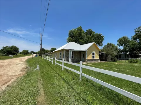 Exterior - 500 Peyton St, Baird, TX 79504 photo 4 of 7