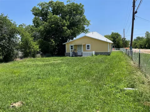 Exterior - 500 Peyton St, Baird, TX 79504 photo 6 of 7