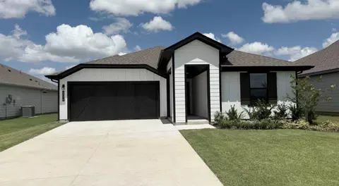 1776 River Bend Rd, Burleson, TX 76028