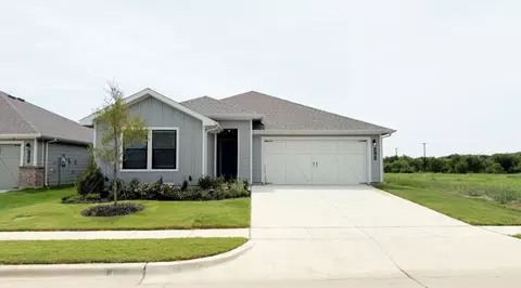 1761 River Bend Rd, Burleson, TX 76028