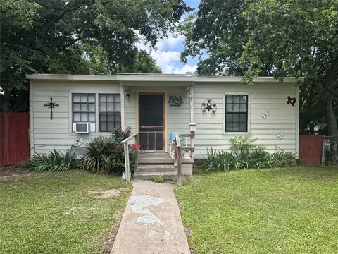 129 E Wanda Dr, Garland, TX 75040