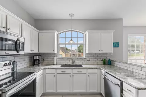 2122 Quail Ridge Dr, Weatherford, TX 76087