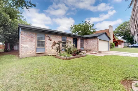 5725 Denise Dr, Haltom City, TX 76148