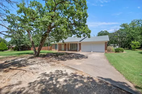 209 Circle Dr, Alvarado, TX 76009