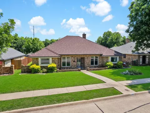 3306 Oxford Dr, Rowlett, TX 75088