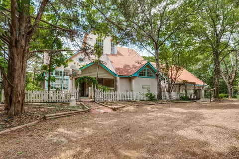 440 Robin Rd, Cedar Hill, TX 75104