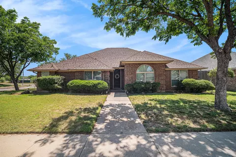5501 Gateway Ln, Arlington, TX 76017