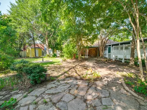 Exterior - 5909 Covington Dr, Rowlett, TX 75089 photo 4 of 6