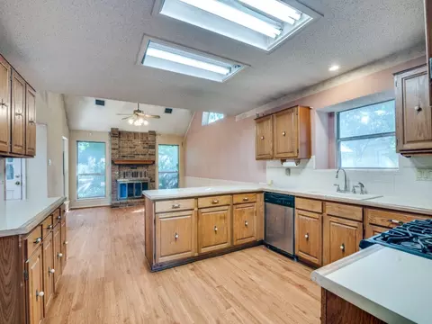 Kitchen - 5909 Covington Dr, Rowlett, TX 75089 photo 2 of 2