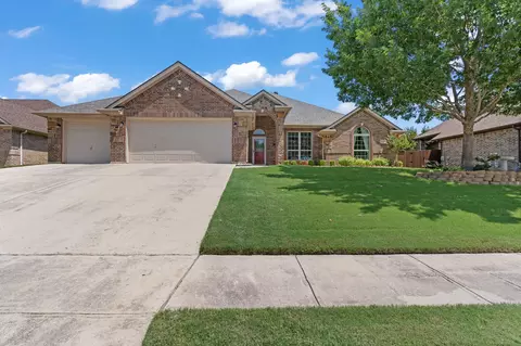 8228 Shady Valley Dr, Benbrook, TX 76116