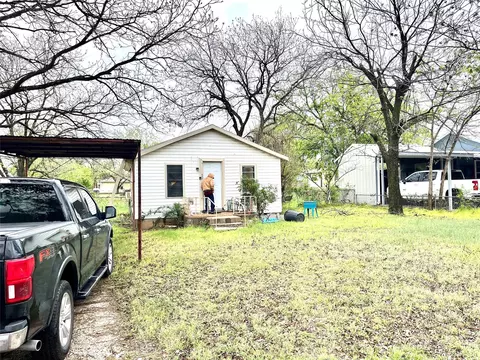 111 Summitt Ave, Graham, TX 76450