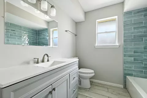 Bath - 7109 Timberline Dr, Rowlett, TX 75089 photo 3 of 3