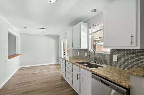 Kitchen - 7109 Timberline Dr, Rowlett, TX 75089 photo 3 of 3