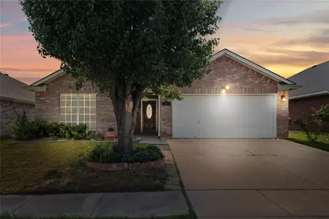 6745 Bear Hollow Ln, Watauga, TX 76137