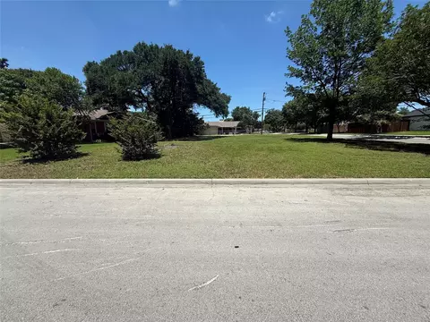 2981 Primrose Ln, Farmers Branch, TX 75234