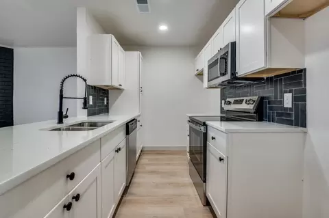 28 W Mountain Creek Dr #27, Grand Prairie, TX 75052