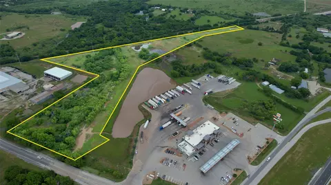18 S 22 S Hwy 148, Henrietta, TX 76365