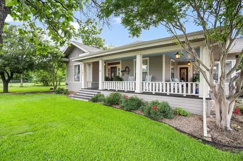 205 W 11th St, Ferris, TX 75125