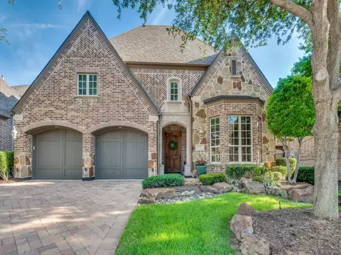 656 Clearwater Dr, Irving, TX 75039