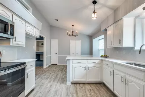 1846 College Pkwy, Lewisville, TX 75077