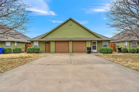 1022 W Coffin St, Denison, TX 75020