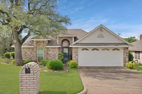1403 Westwood Dr, Weatherford, TX 76086