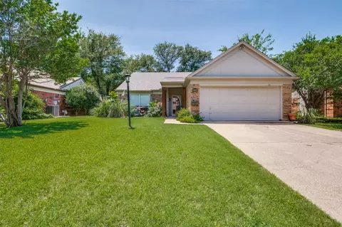 4445 Newport St, Grand Prairie, TX 75052