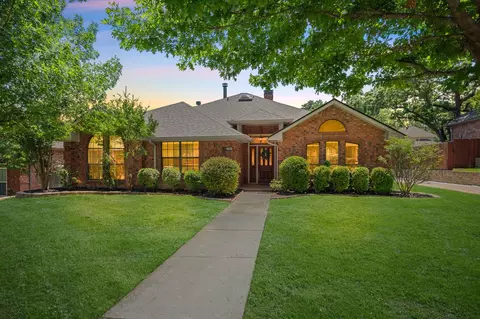 3907 Meadow Dr, Grapevine, TX 76051