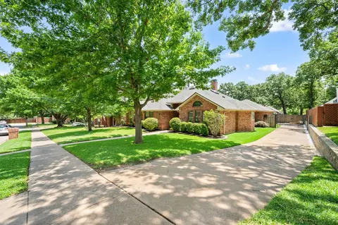 3907 Meadow Dr, Grapevine, TX 76051 photo 7