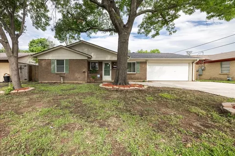 604 S Mills Dr, Euless, TX 76040