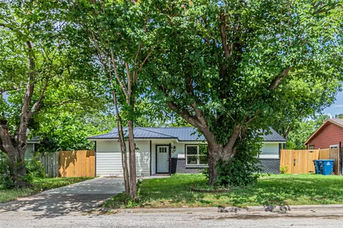704 N Ray St, Alvarado, TX 76009