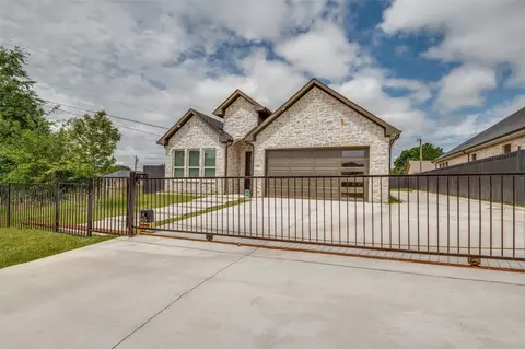 319 Bounding Main St, Gun Barrel City, TX 75156