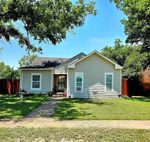 203 Hollywood St, Coleman, TX 76834