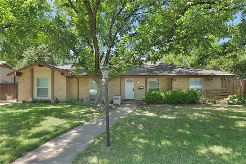 3800 Delmas Dr, Benbrook, TX 76116