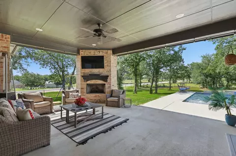 108 Wet Rock Rd E, Boyd, TX 76023