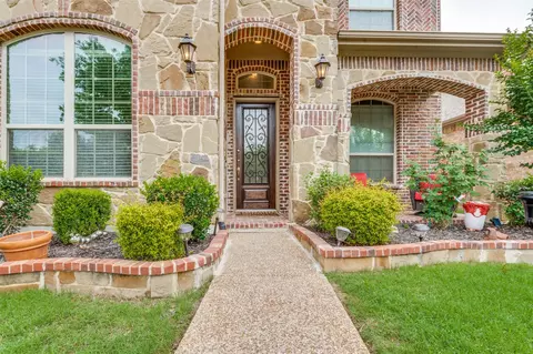 Exterior - 518 Rustic Ln, Euless, TX 76039 photo 3 of 5