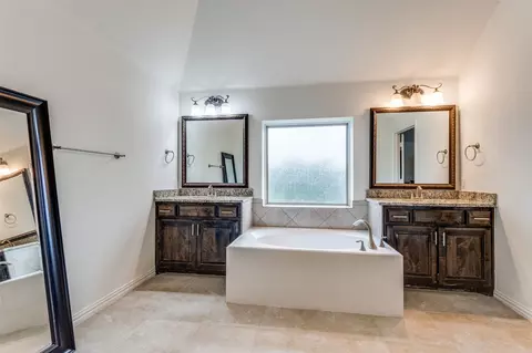 Bath - 518 Rustic Ln, Euless, TX 76039 photo 6 of 6