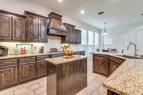 Kitchen - 518 Rustic Ln, Euless, TX 76039 photo 3 of 4