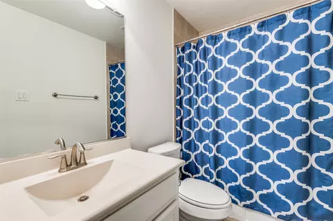 Bath - 518 Rustic Ln, Euless, TX 76039 photo 3 of 6