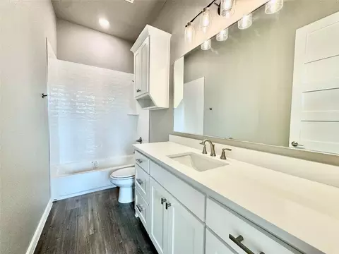 Bath - 9604 Hester Ln, Argyle, TX 76226 photo 5 of 8